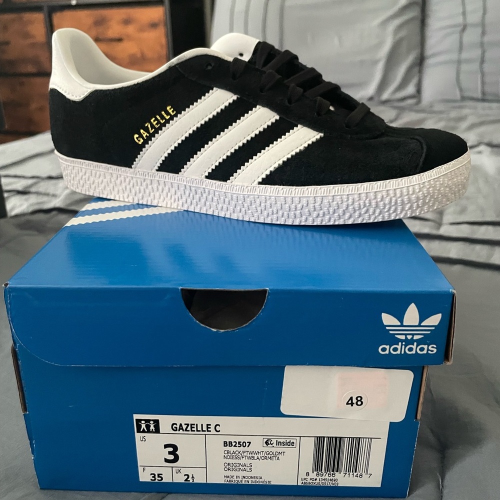 Adidas 🖤kids Gazelle Black Suede Sneakers size 3Y NWT🏷️
